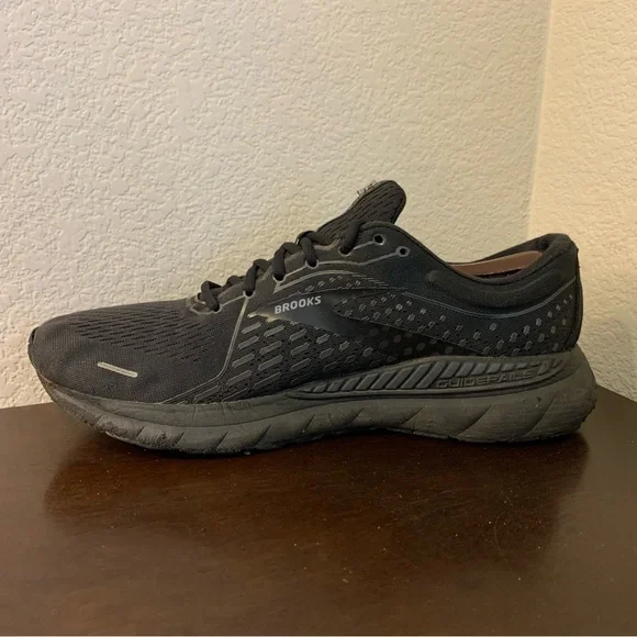 Brooks Adrenaline GTS 21 Running Shoes Triple Black Sneaker  display picture 1